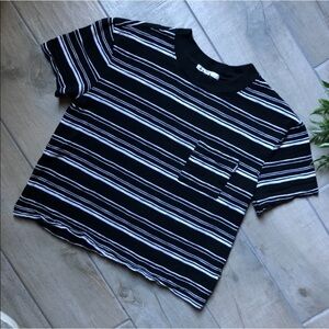 Vans classic striped pocket tee in black and white. Size  XS
